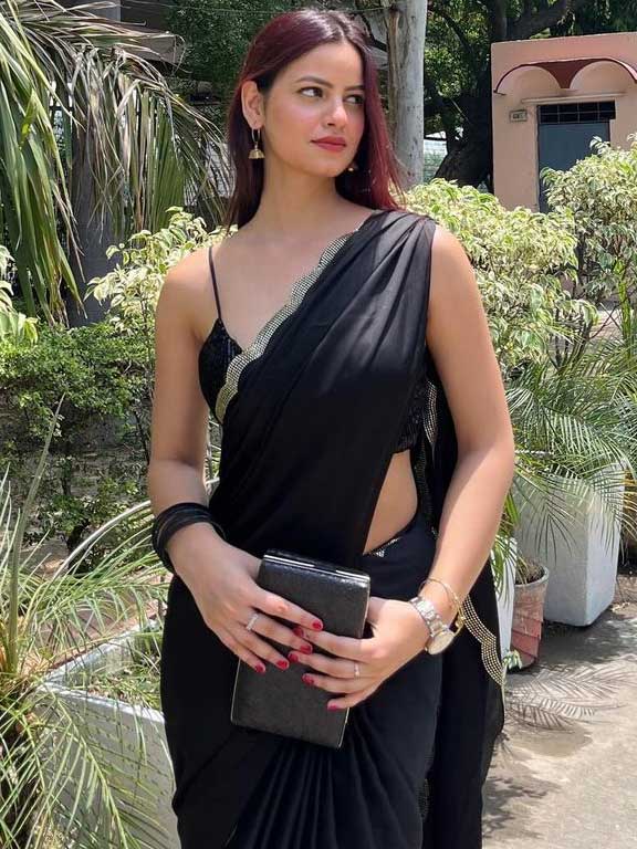 20 year old Call Girl service in Kolkata