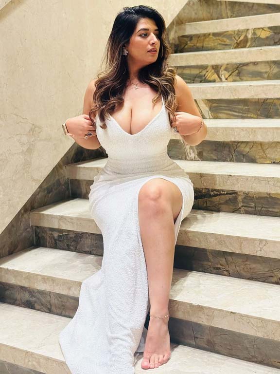 Kolkata aged housewife Call Girl